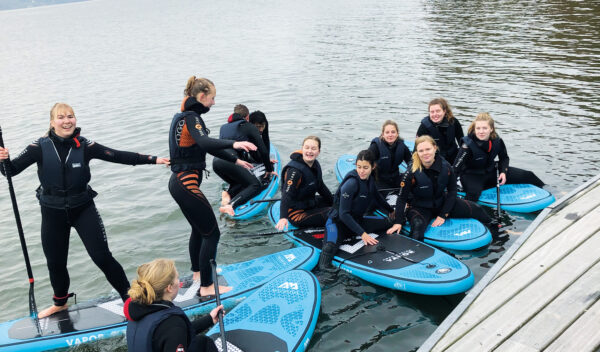 Uldum Højskole har sine egne paddleboards som vi bruger i faget adventure.