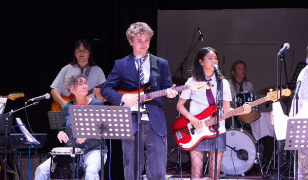 Lær at spille musik på højskolen. Latinband er et af vore smusikfag på højskolen