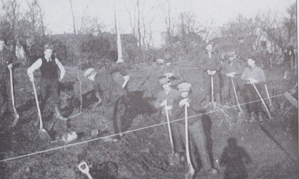 Uldum Højskoles svømmehal er fra 1934 og er gravet ud af højskoles elever